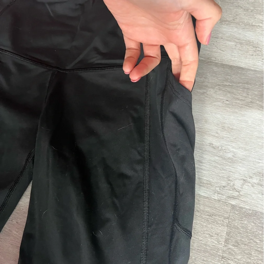 Victoria’s Secret Sport Knockout high waist pocket capri leggings medium black - Picture 4 of 4